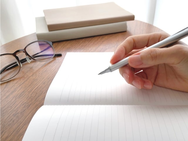 ノート、ペン、書く